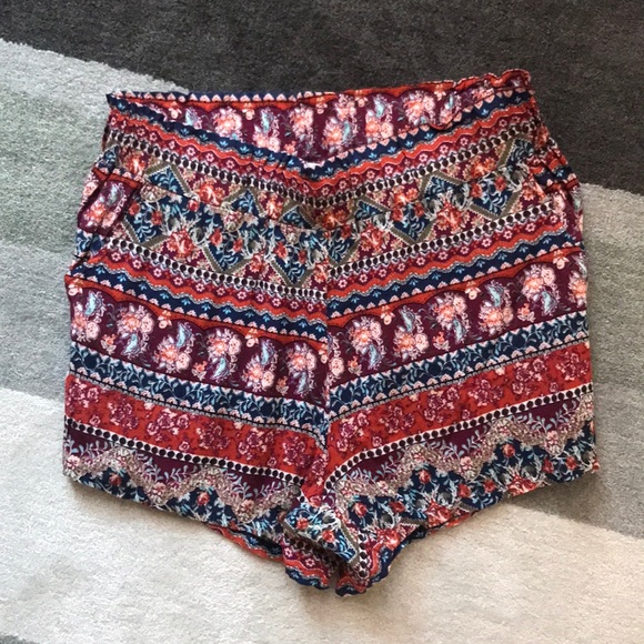 ⬇️$5 Sale⚡️ Floral Printed Shorts - Picture 3 of 8